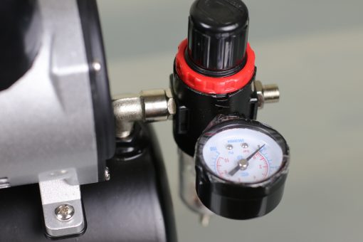 Airbrush Kompressor mit 3 Liter Druckbehälter und Ein-Aus-Dauer Schalter Manometer Detail