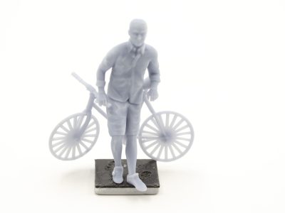 Autorennbahn Figur Fabian mit Fahrrad in 132